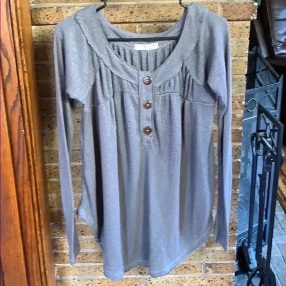 Free People long sleeve top. - Picture 1 of 3